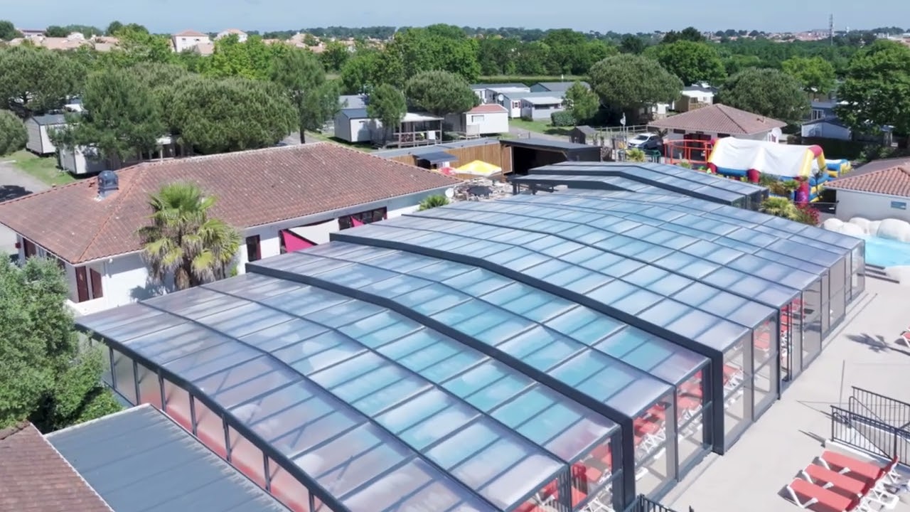 Témoignage client Camping La Riviera : un abri de piscine Vénus qui fait la différence ☀️