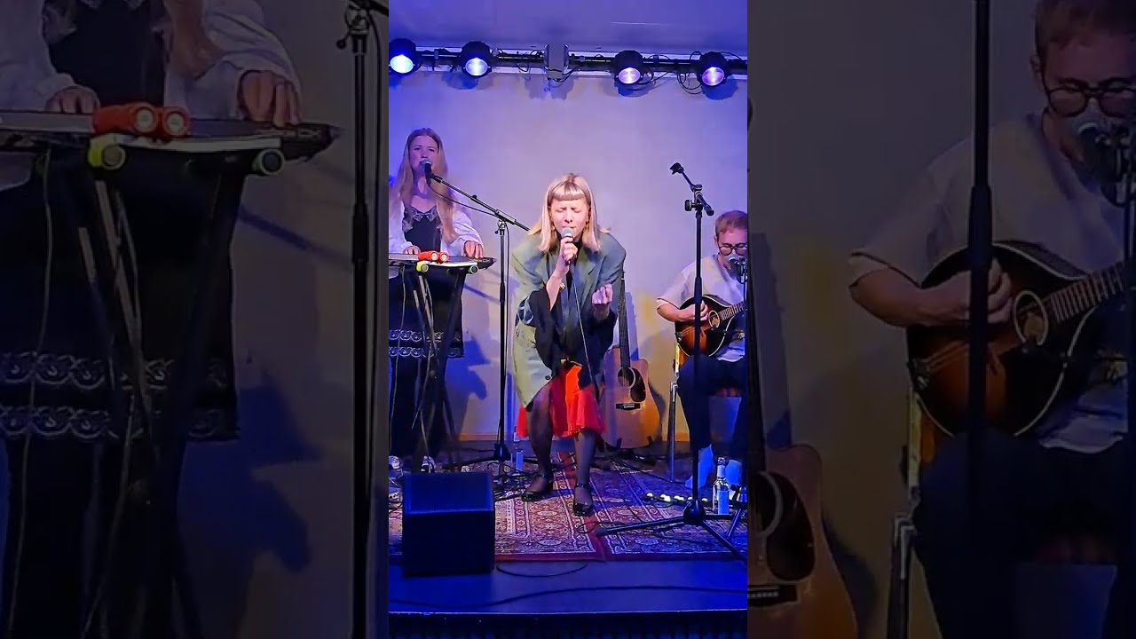 Aurora - Some Type Of Skin - live in Cologne 05.06.2024 - acoustic show @ Die Wohngemeinschaft Köln