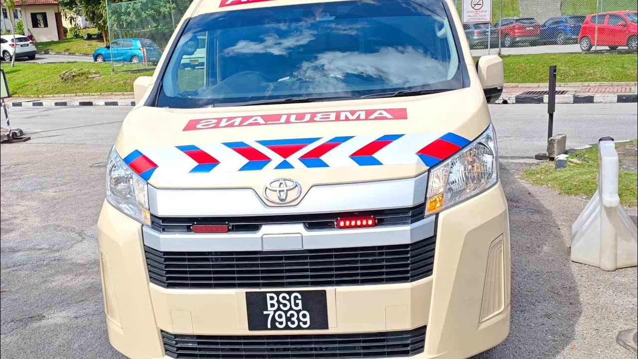 Short Gimik Penyerahan Ambulan Baru