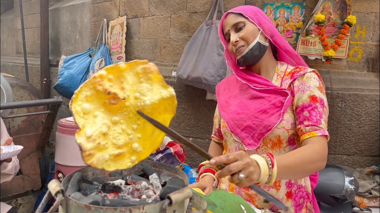Rajasthani Aunty Selling Khichiya Papad in Mumbai | Indian Street Food