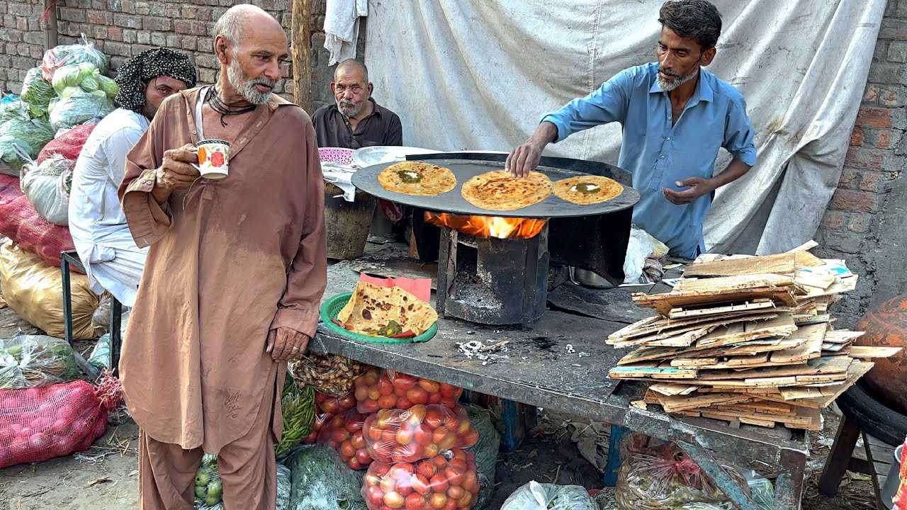50 YEARS Old Breakfast 😱 LAHORI Best Street Food SAAG Paratha | Aloo PARATHA | CHEAPEST Street Food
