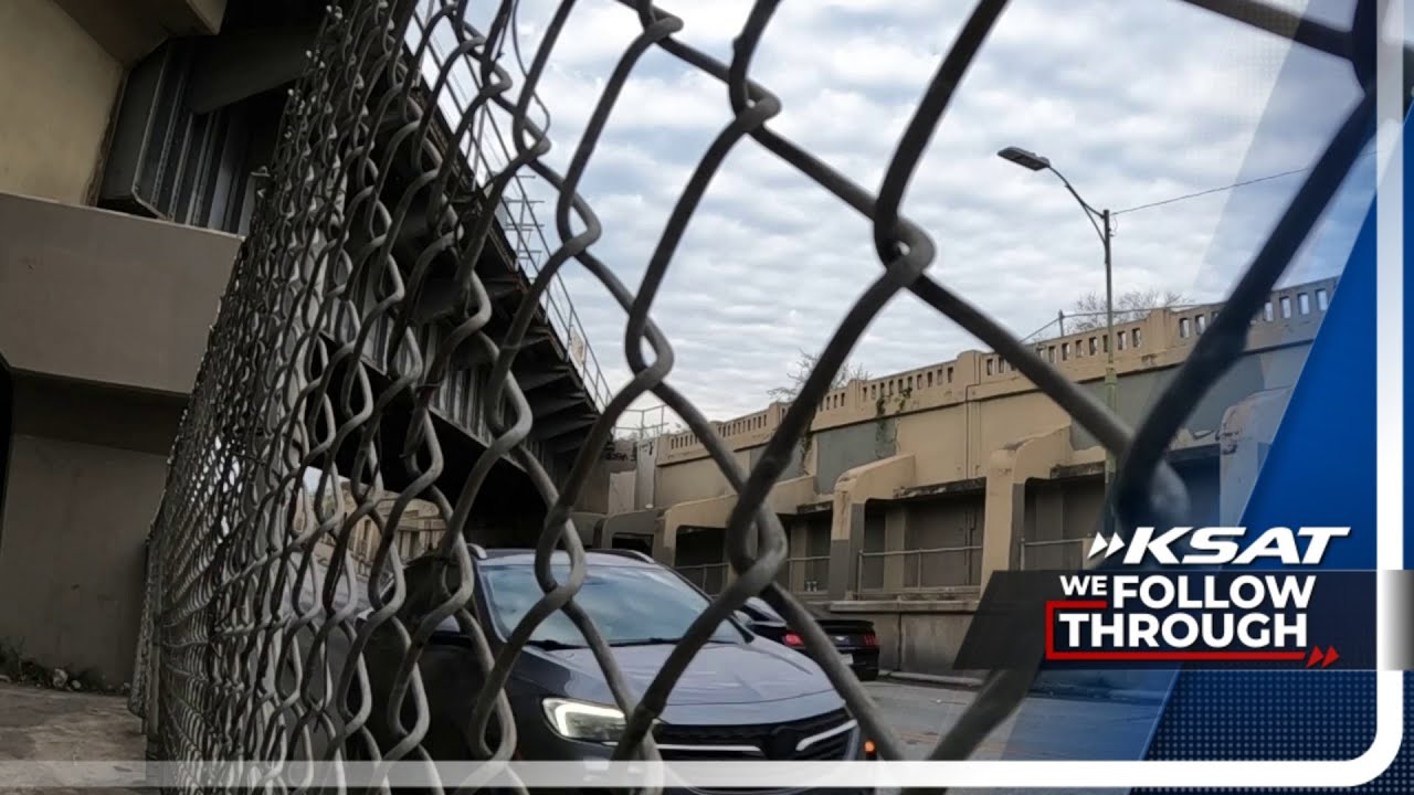 Спустя год после того, как камень разбил ей лобовое стекло, женщина утверждает, что эстакада в Са...