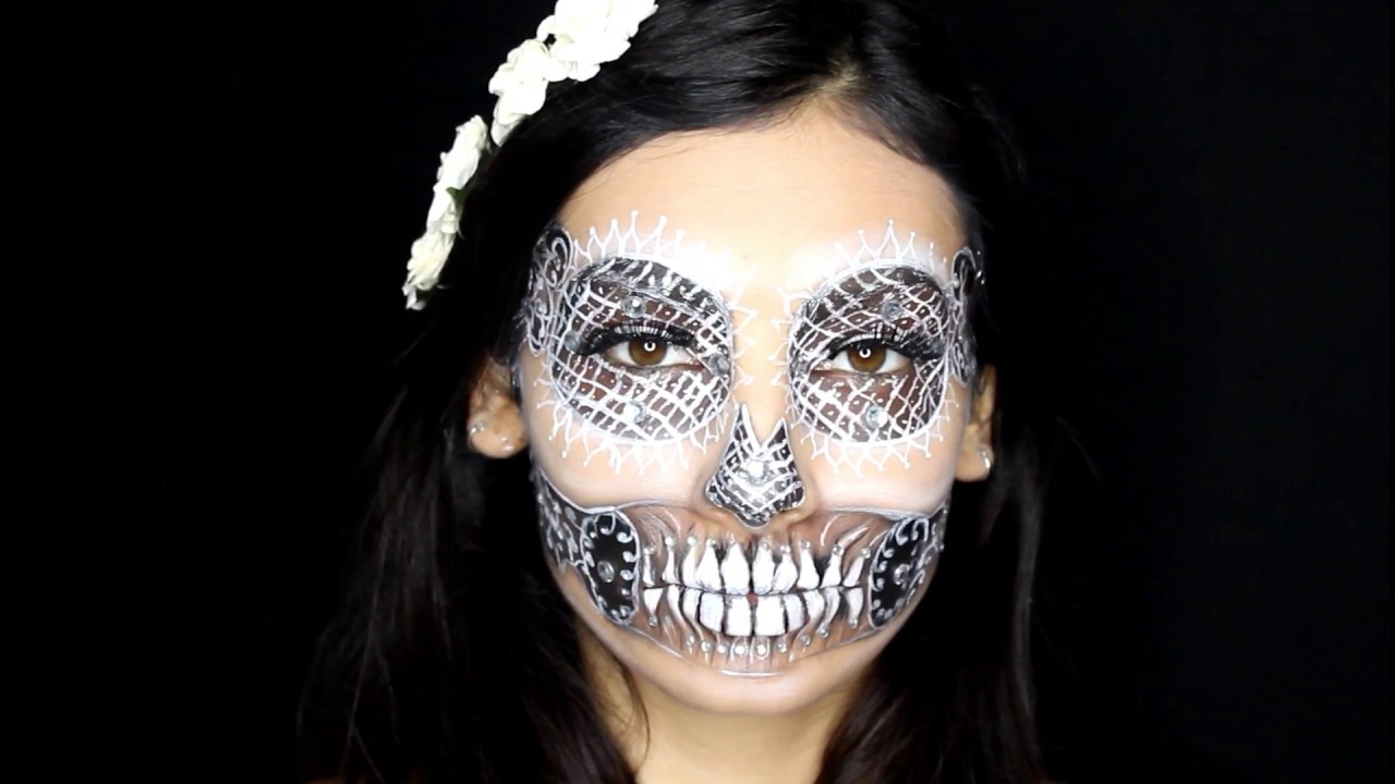 lace and jewels skull