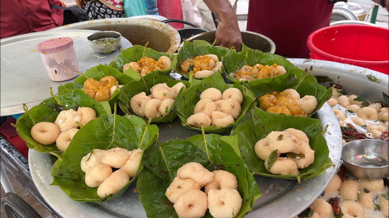 Bhubaneshwar's Famous Breakfast Dahi Bara Aloo Dum | Indian Street Food