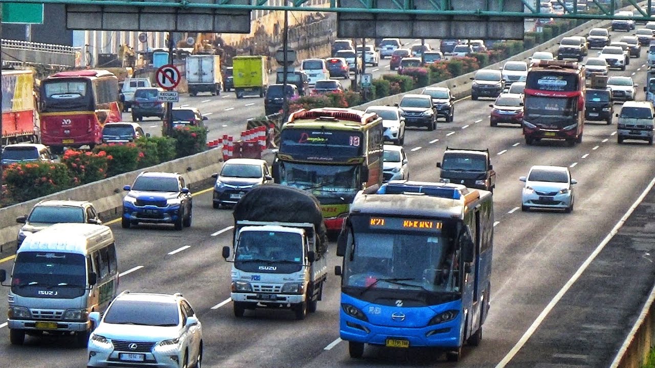 BIS DEKAT JALUR KERETA CEPAT