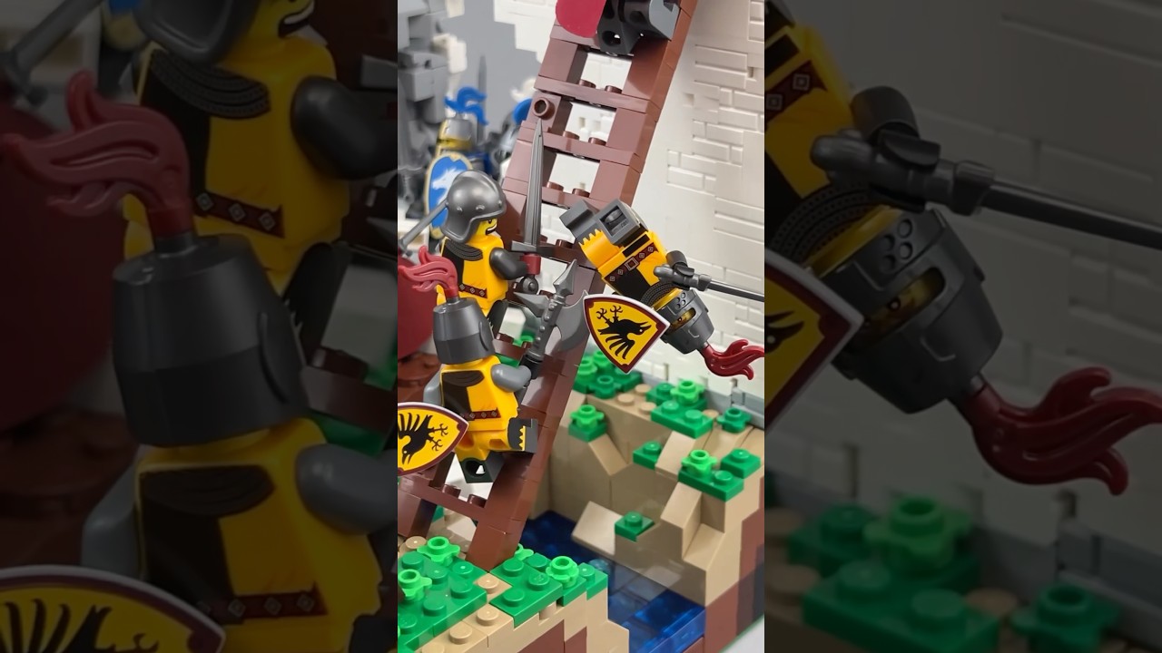 Who will win the battle?! Raven Knights or Dragon Paladins? 🐦&zwj;⬛⚔️🐉 #lego #castle #legomoc