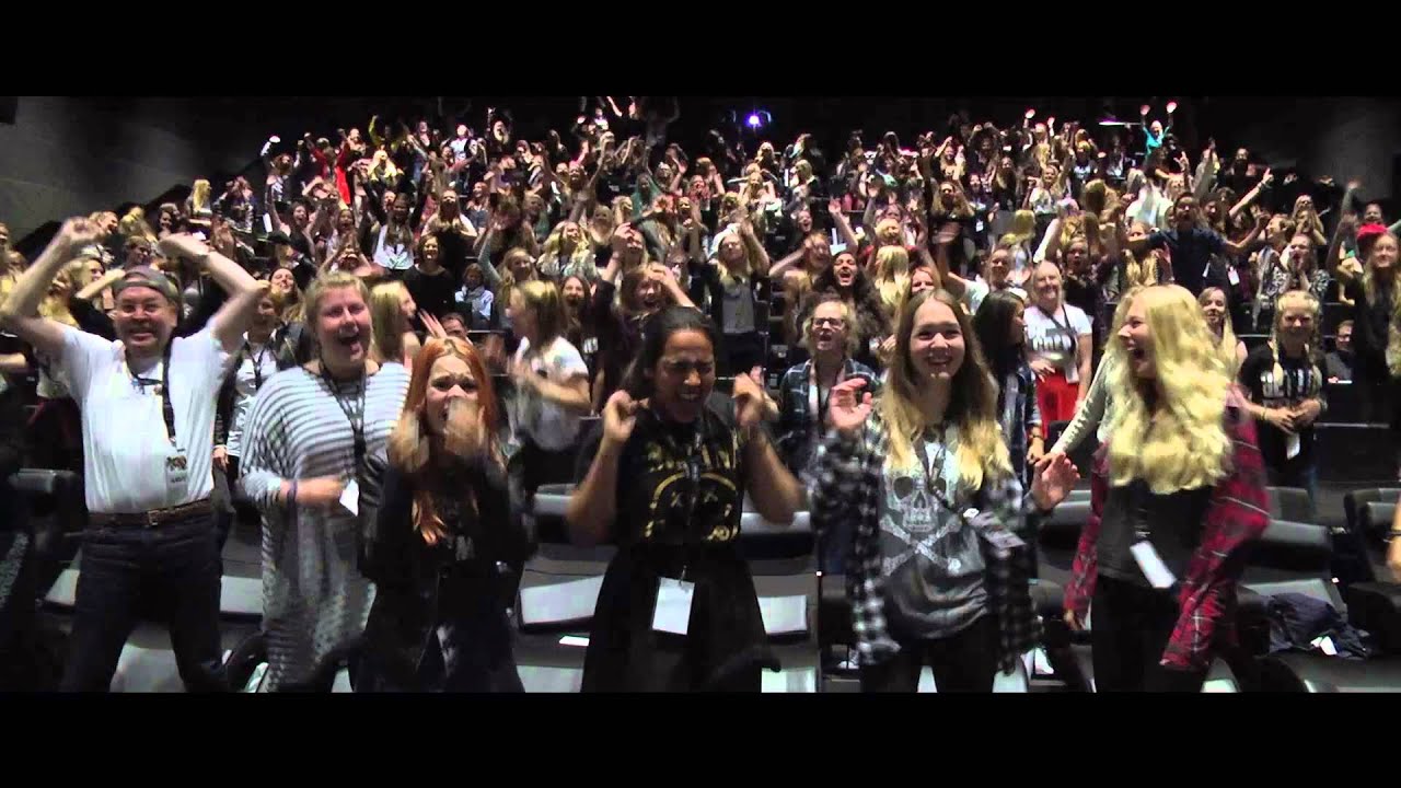 Screaming danish 5SOS-fans #5sosderpcon