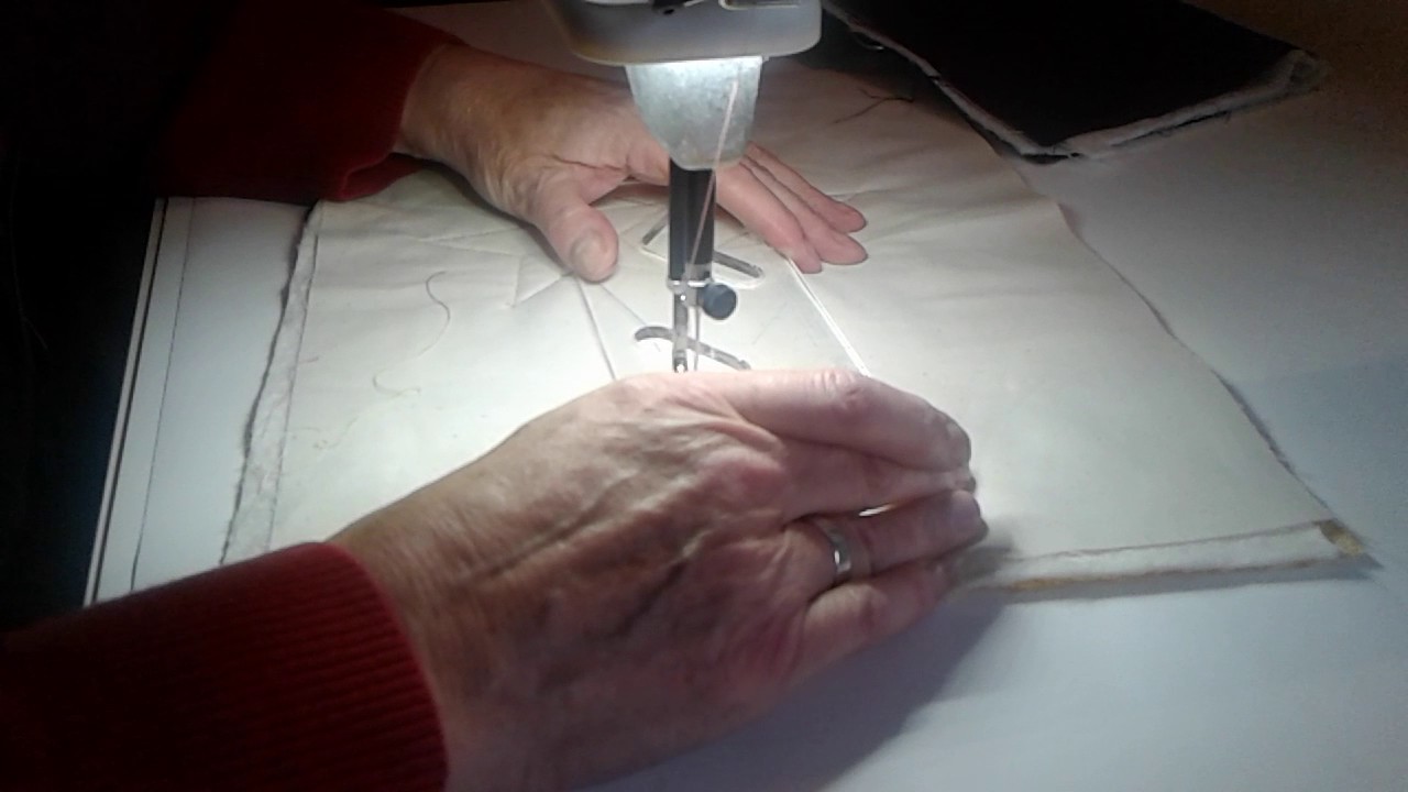 Handi Quilter Sweet 16 - Sit Down Machine