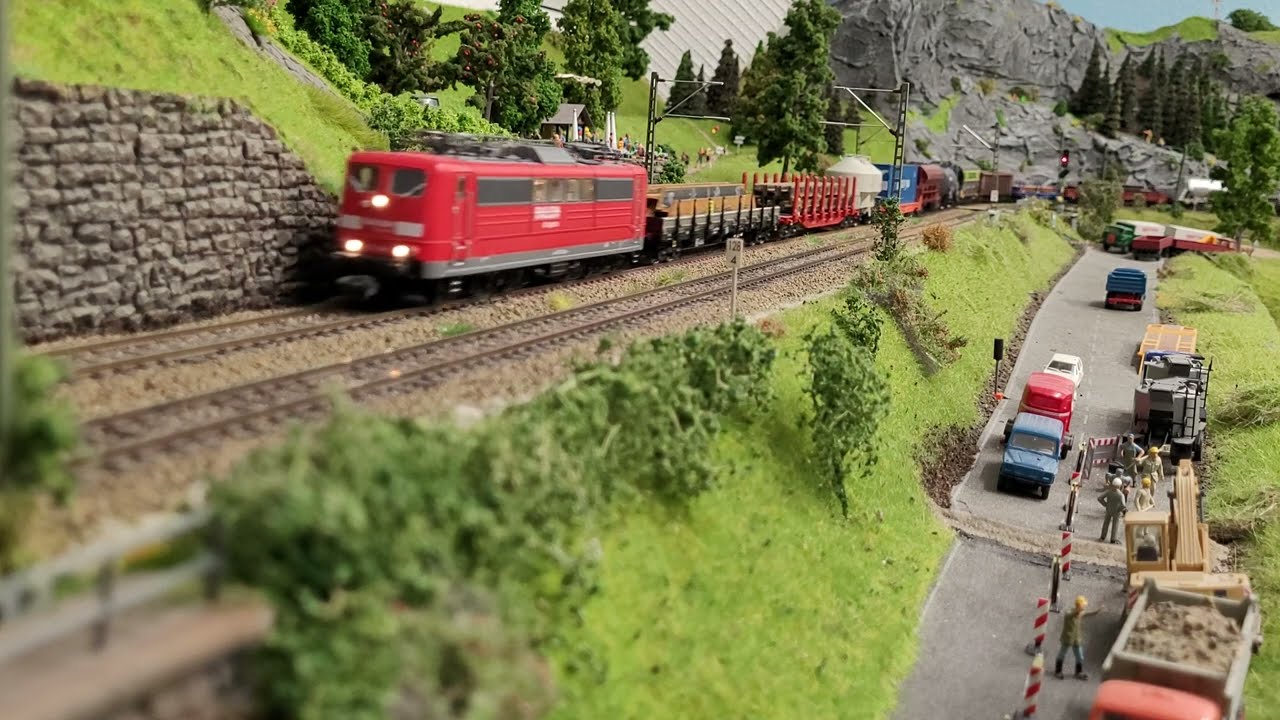 Modelleisenbahn H0    Dichte Zugfolge #train #trainspotting #modeltrains #h0
