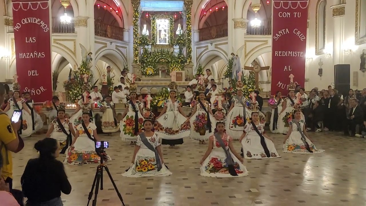 DANZA DE LAS AGUADORAS. GRUPO FOLKLORICO P'URHEPECHA. VELADA EN HONOR AL SEÑOR DE LOS MILAGROS. 
