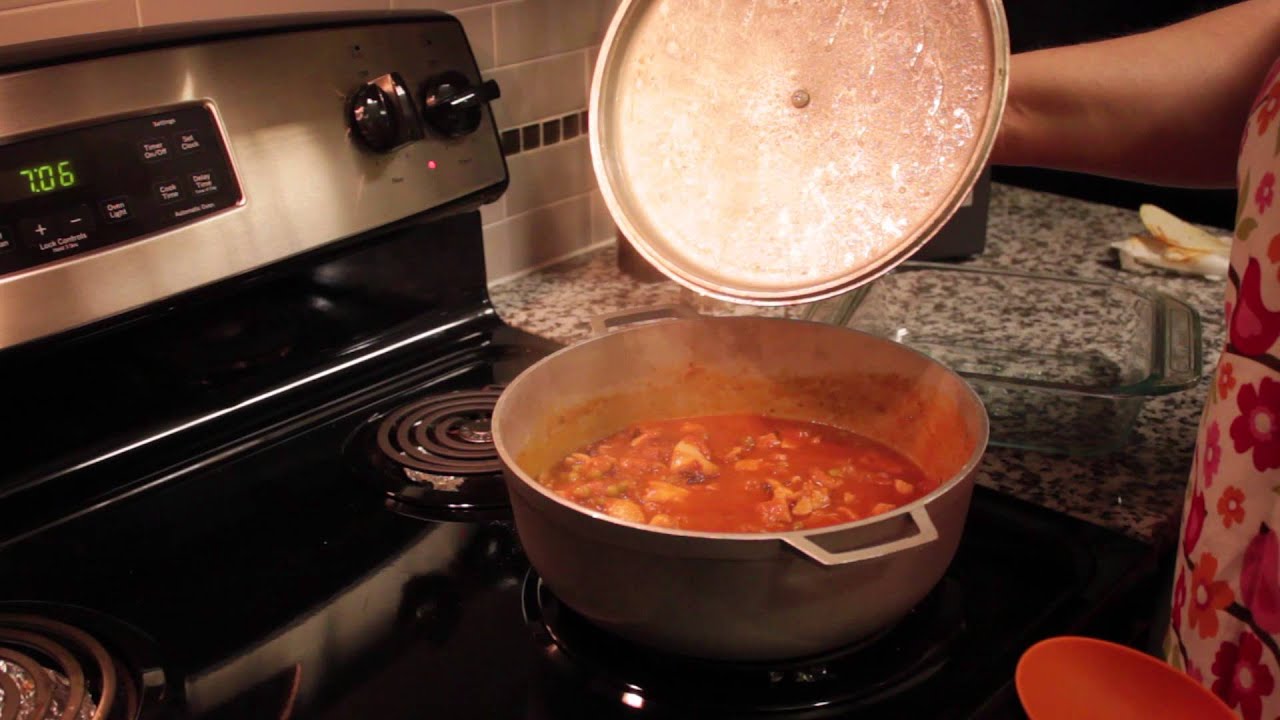 COOKING A PANAMANIAN TAMAL DE OLLA