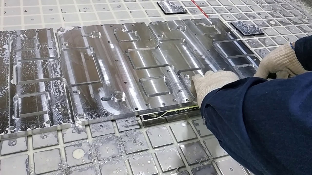조각기 가공영상 GR510-AL6061