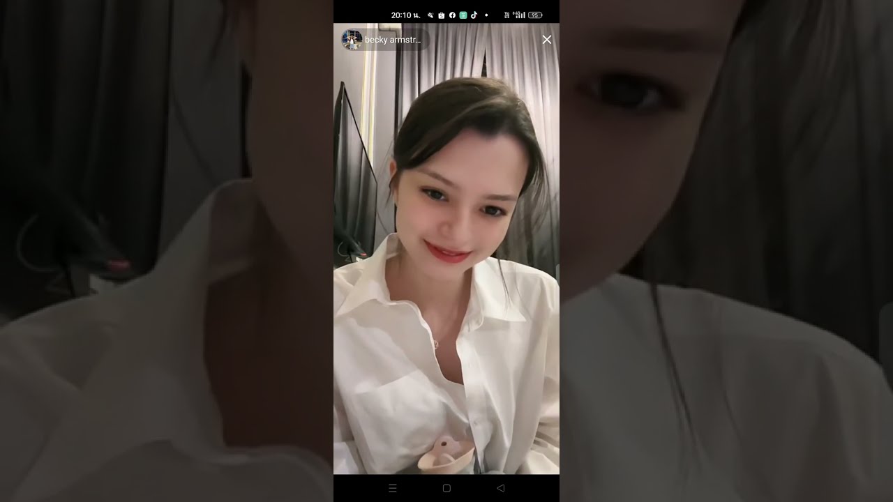 221221 Becky tiktok live #beckysangels
