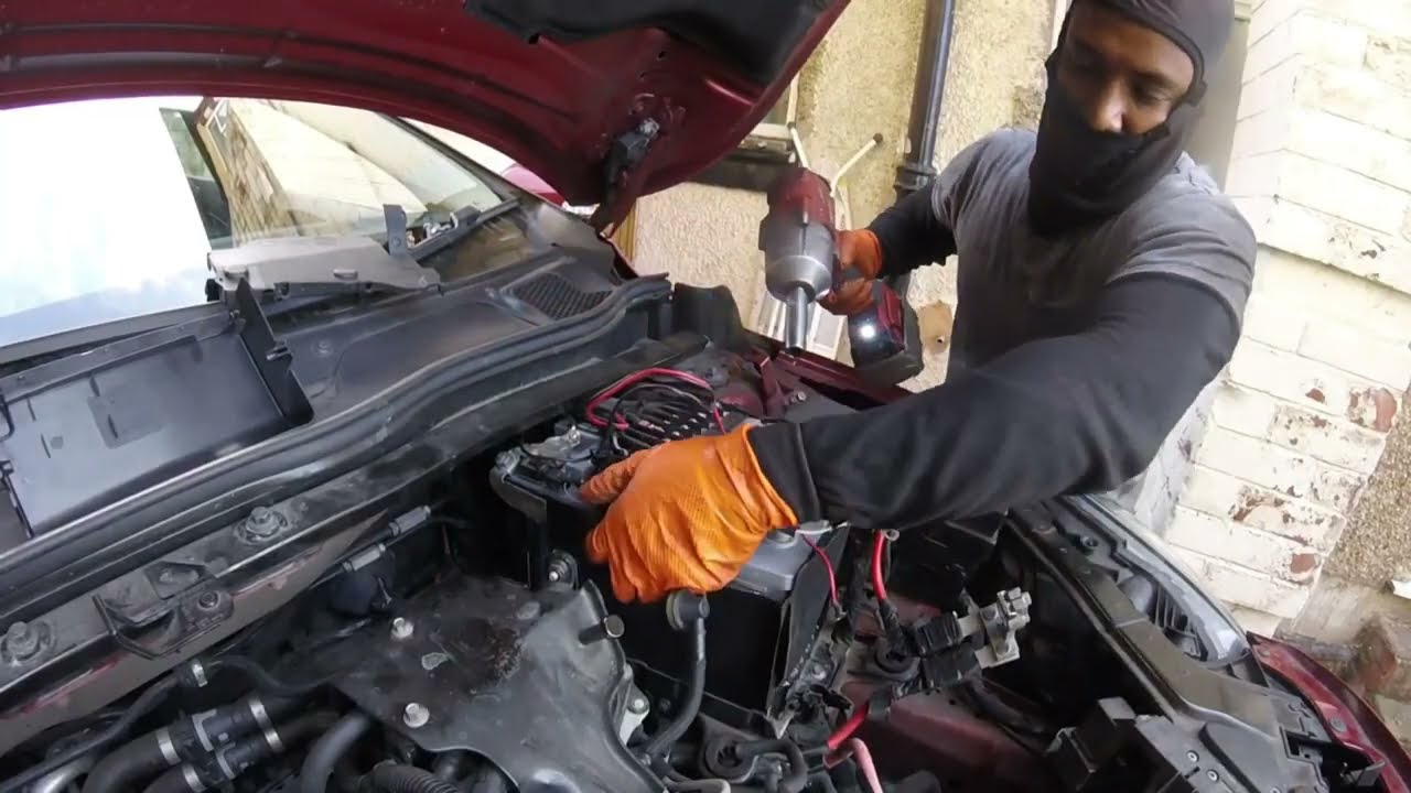 2014 VOLVO V40 1.6L Diesel Clutch Replacement