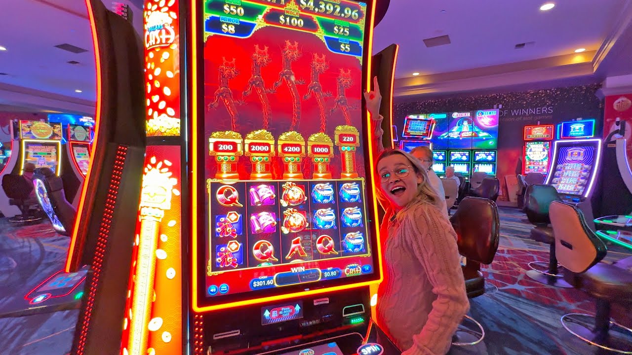 Seriously, This Is The MOST Up And Down Las Vegas Slot Machine!