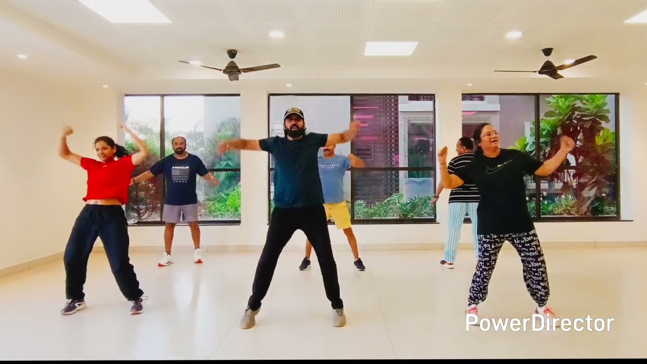 #karthikadeepam#raviteja#masmaharajaravuteja#trendingreels#dance don't miss the end part 🤣🤣🤣🤣😋🫣🫣🤫🙈