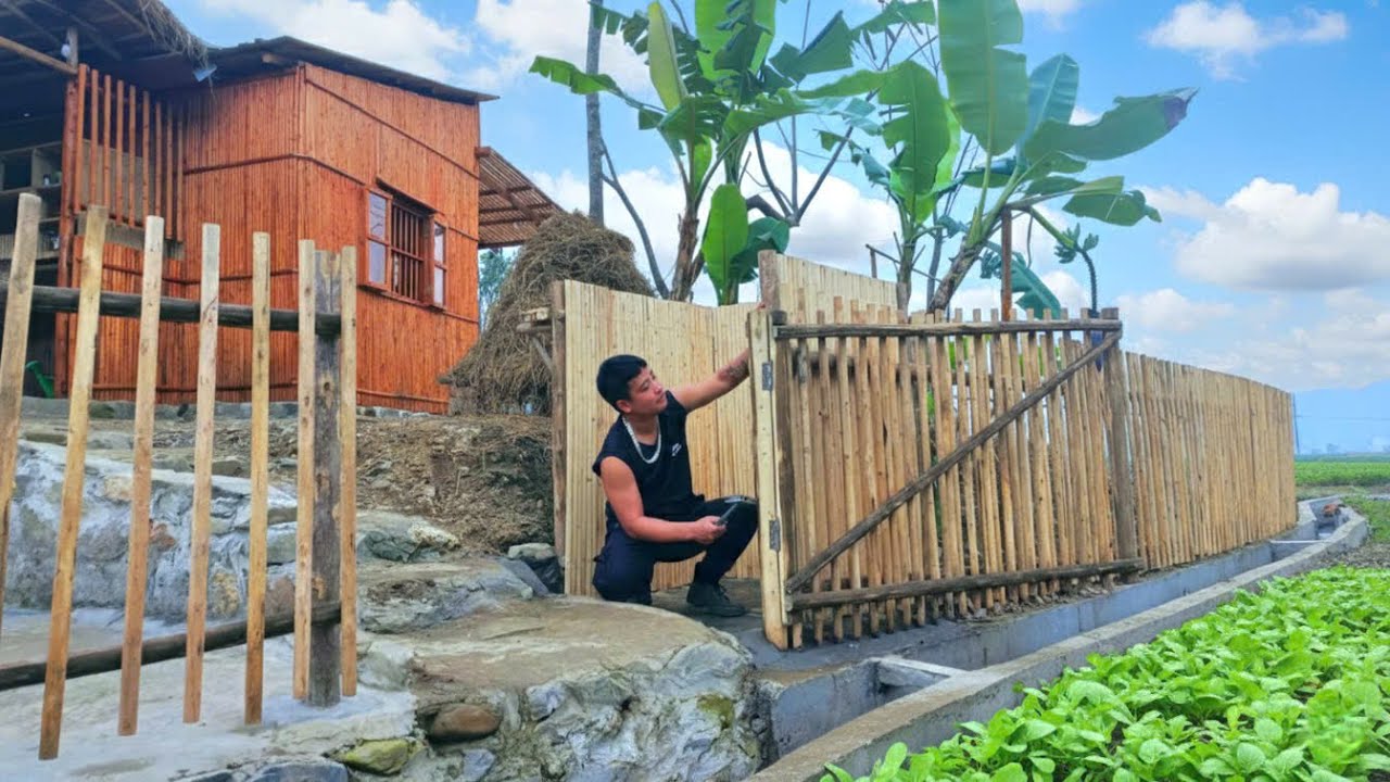 With skillful hands, CEO Nguyen transformed small pieces of wood into a beautiful outdoor bathhouse.