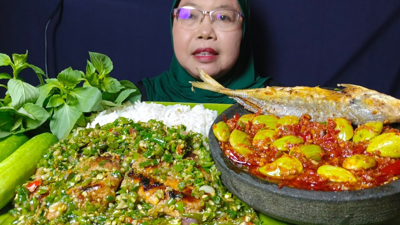 Ayam bakar sambel ijo rawit pedas mercon sambel pete ikan asin pedas lalapan kemangi timun
