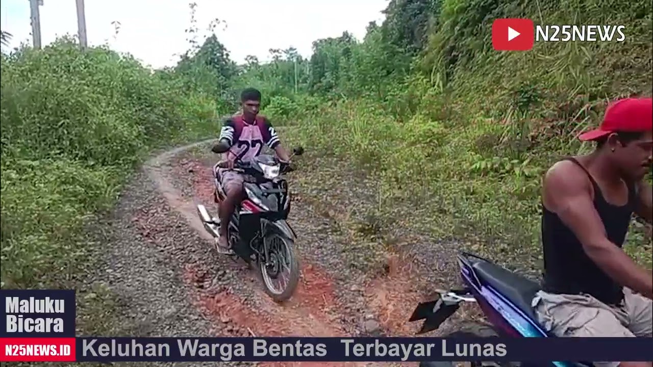 JALAN SEPANJANG 5 KM MENUJU DESA LOHIA SAPALEWA SBB  RUSAK BERAT