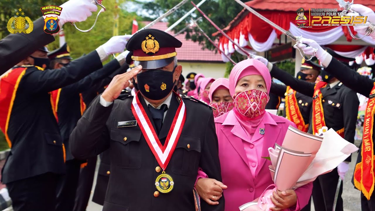 PROSESI PEDANG PORA WISUDA PURNA BHAKTI PERSONIL POLRES KUTIM