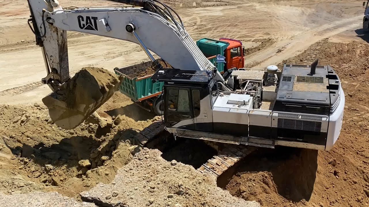 Caterpillar 375 Excavator Loading Trucks