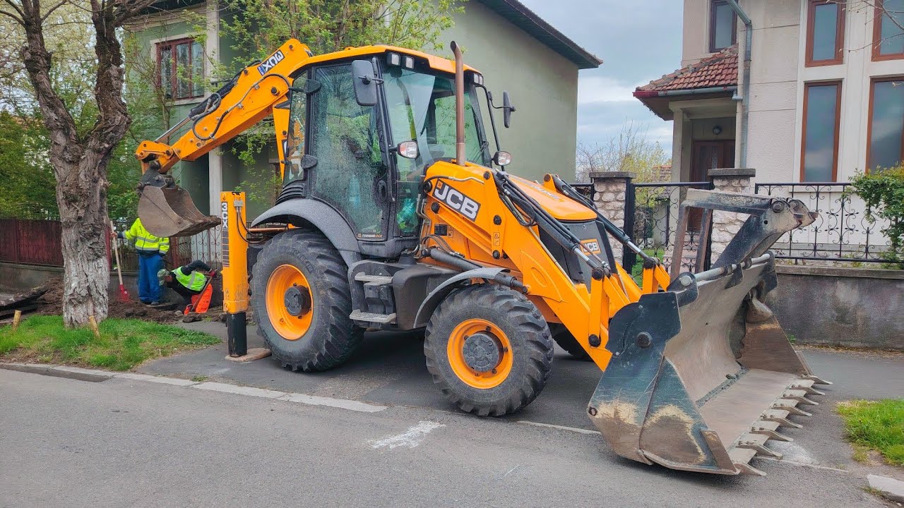 JCB 3CX. TRACTĂRI AUTO🚘 CU CUPA DIN SPATE, AM SPART ASFALTUL ȘI BETON UL CU CUPA DIN SPATE😱