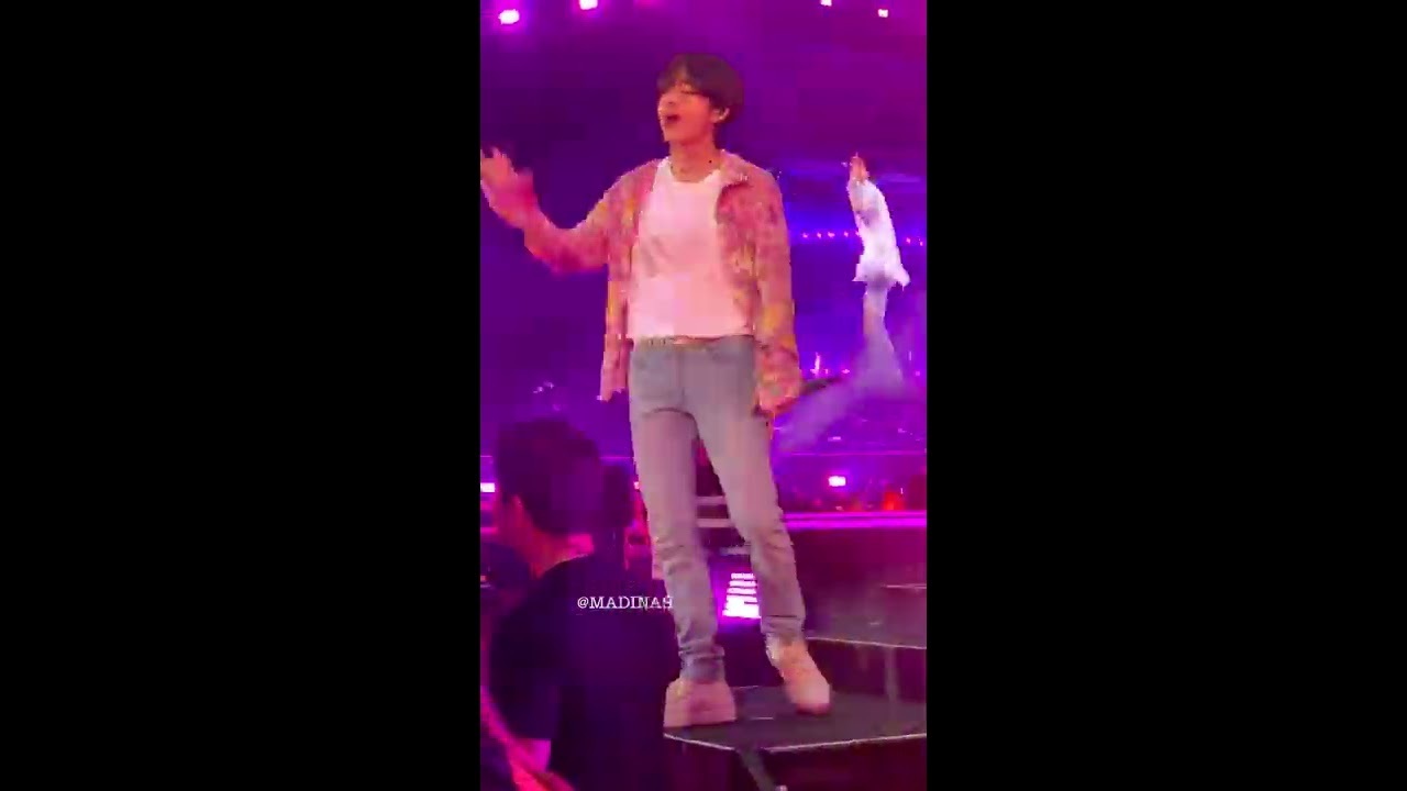 BTS Dope 쩔어 LIVE (Wembley Day 2)