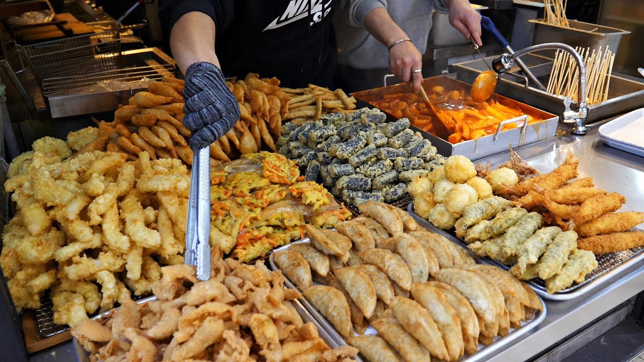 Закусочная Tteokbokki любима известными корейскими ютуберами! / Корейская еда / spicy rice cake