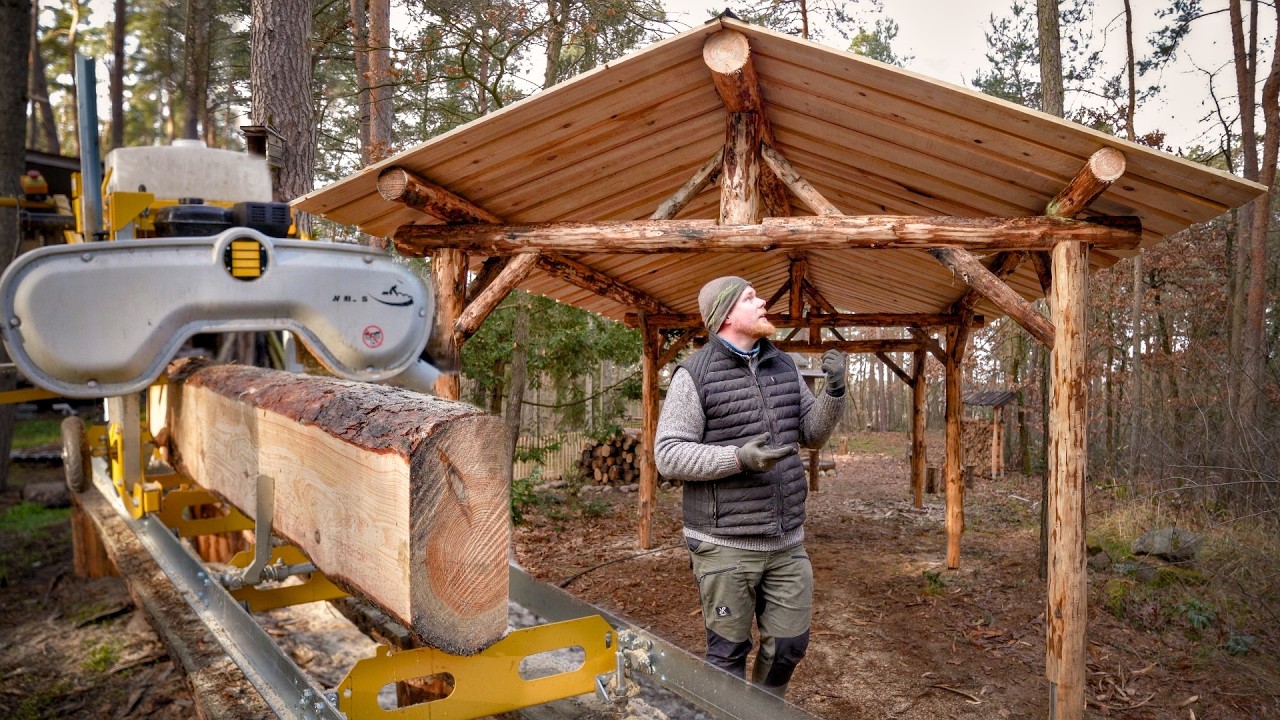Dach bauen mit Baumstämmen aus dem Sägewerk - Taverne Teil 3
