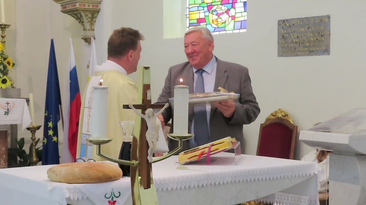 Slovesna sveta maša Jernej Marenk, Rovte 7. 9. 2025 5f Zahvala in obdaritev Berto Menard ter faranov