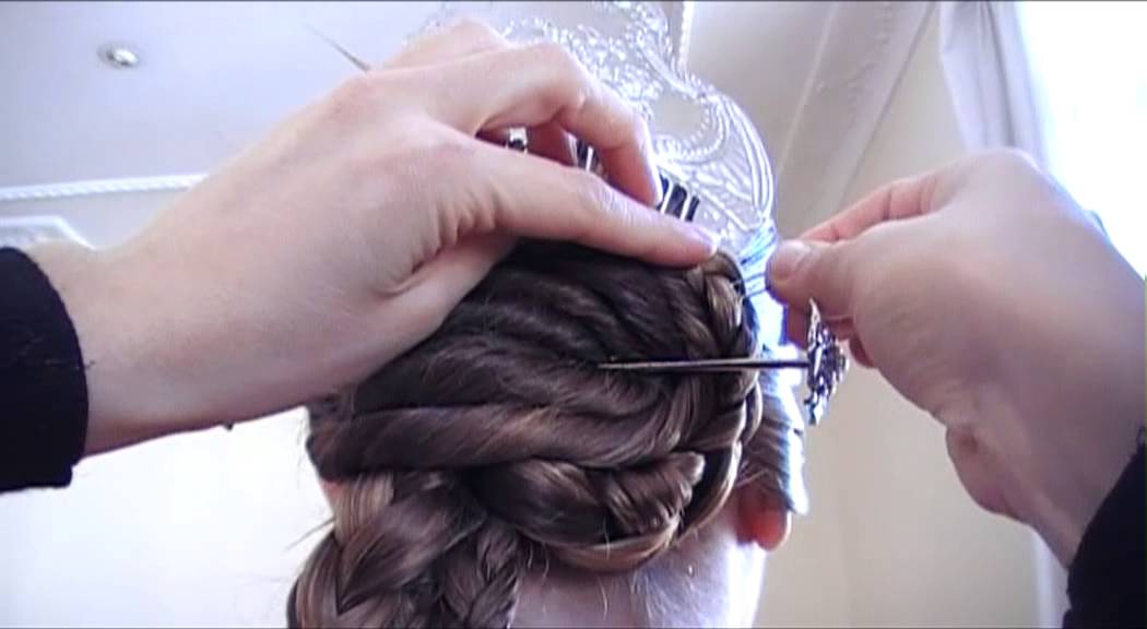Peinado de fallera. El relleno con trenzas.