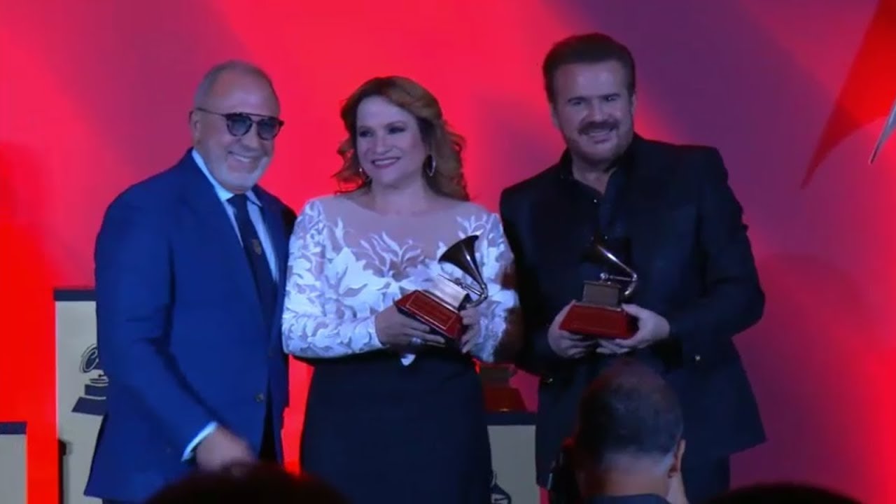 Pimpinela recibe el premio Latin Grammy a la Excelencia Musical 2019 (13/11/19)