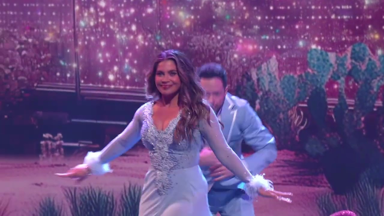 Danielle Fishel&rsquo;s TikTok Night Foxtrot | Dancing with the Stars