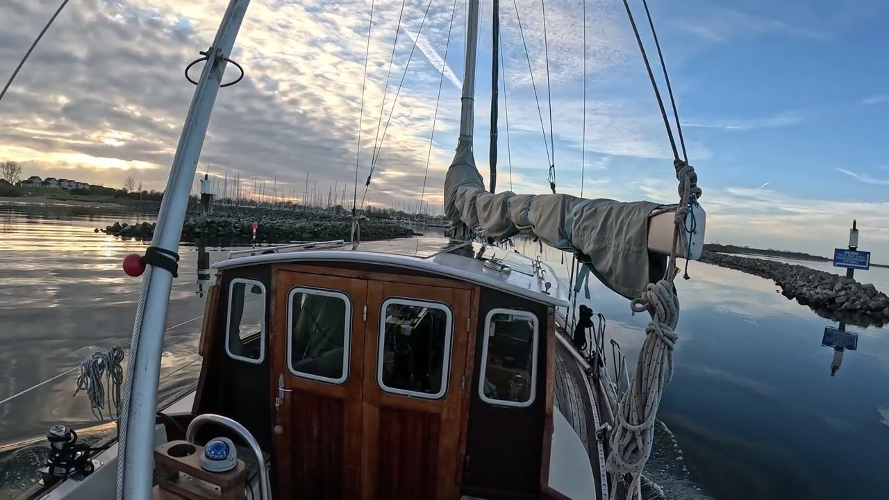 lelook parkeert de boot in de box in Den Osse haven