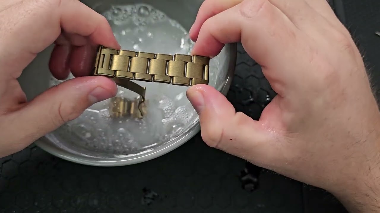 Polishing and cleaning the Tudor Black Bay 58 Bronze
