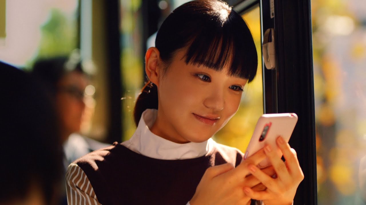 奈緒、おじいちゃん子な孫娘を熱演！NTTドコモ「はじめてスマホプラン」新TVCM完成