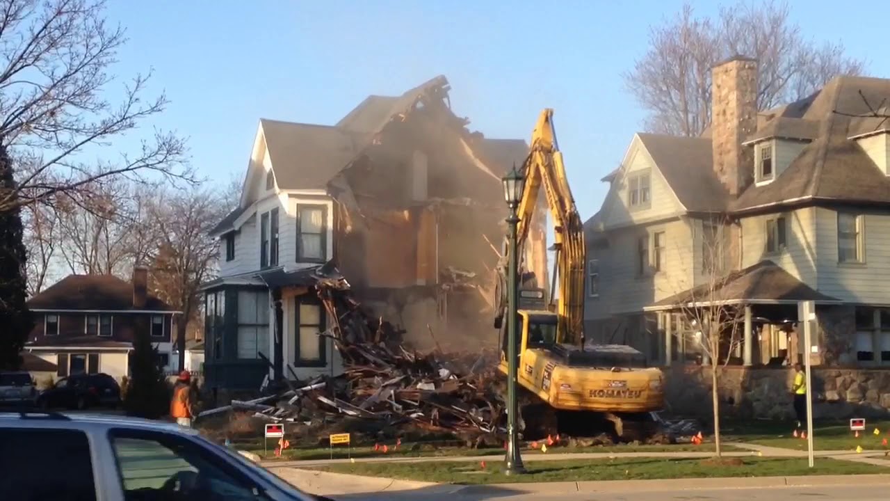 Historic Bay City Center Avenue Victorian home demolished