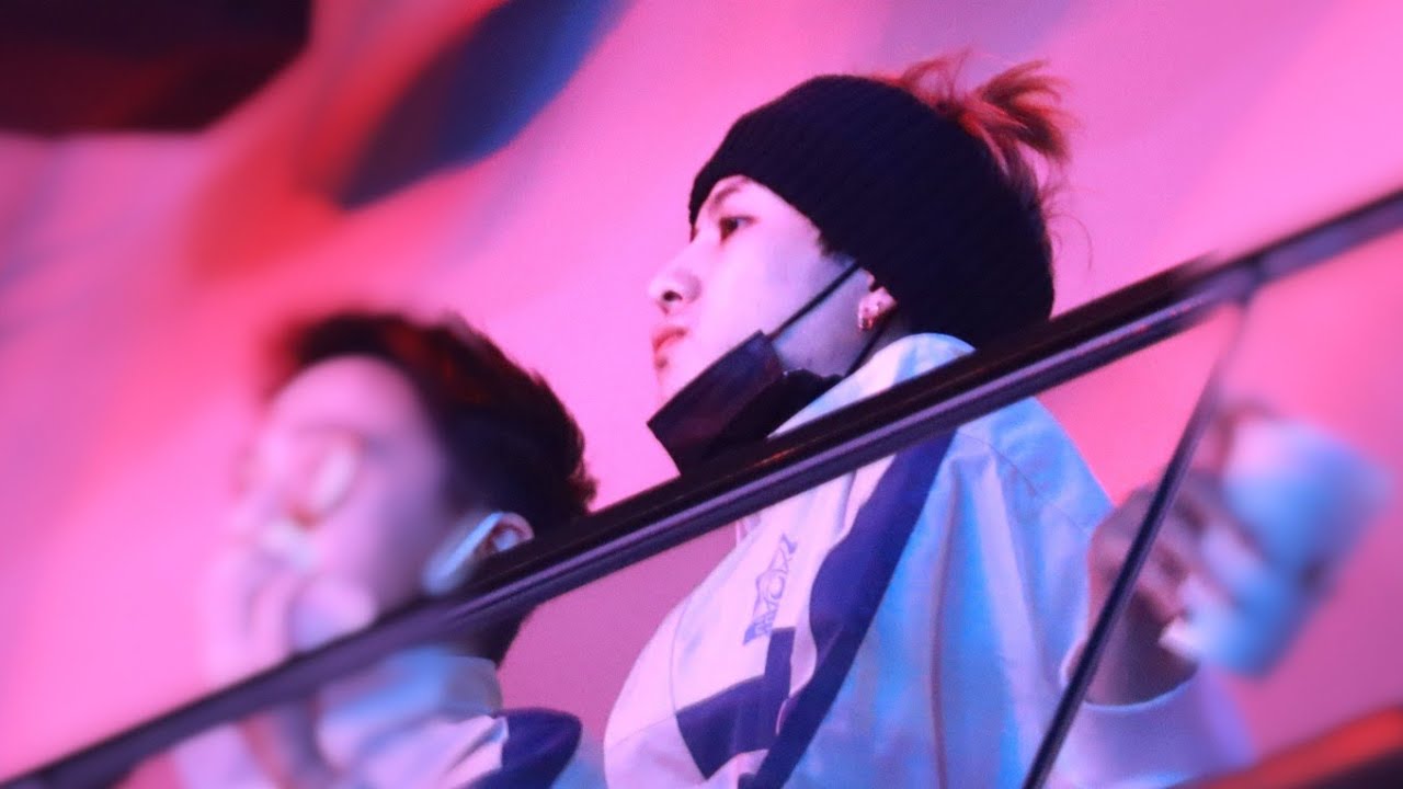 Jackson Wang Watching King Pro League Games for Support eStar Pro team