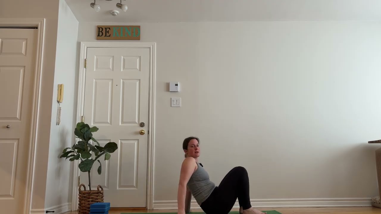 5-Minute Prenatal Pelvic Mobility Yoga