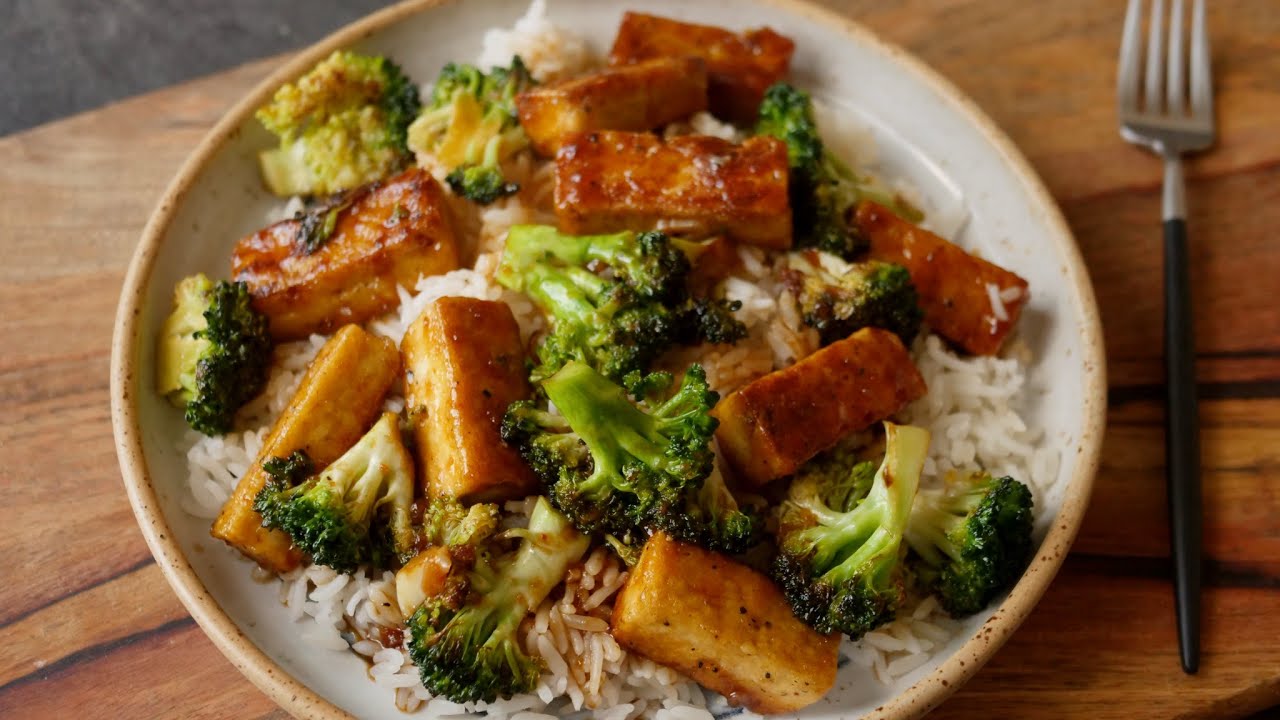 Křupavoučk&eacute; tofu s brokolic&iacute;