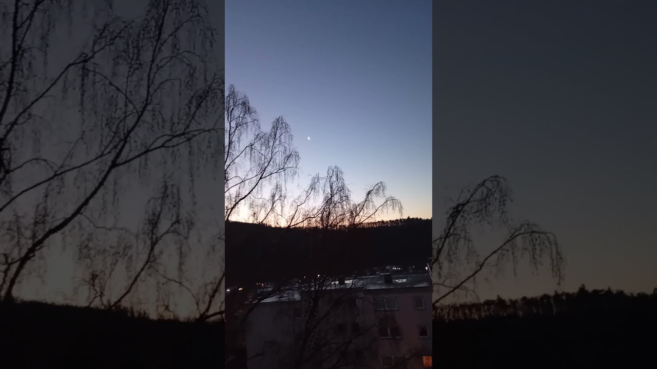 Mondsichel und Stern Spica mit blaue Stunde heute morgen über Meschede am 15.12.2025.🌘🌟🌄
