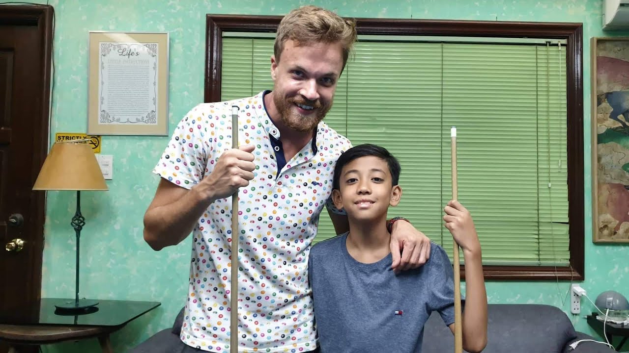 Jugando con AJ Manas cuando tenía 12 años! 🇵🇭 Un crack del pool!