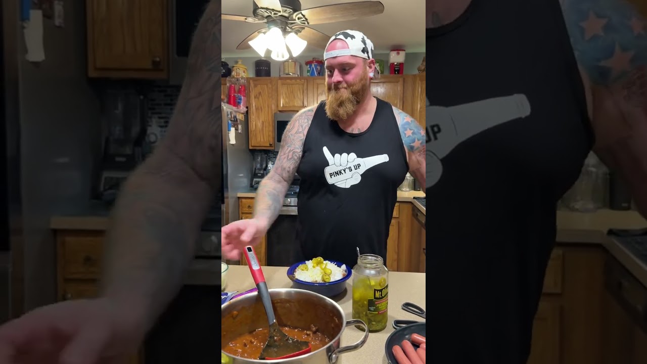 Chili cheese dog, bowls