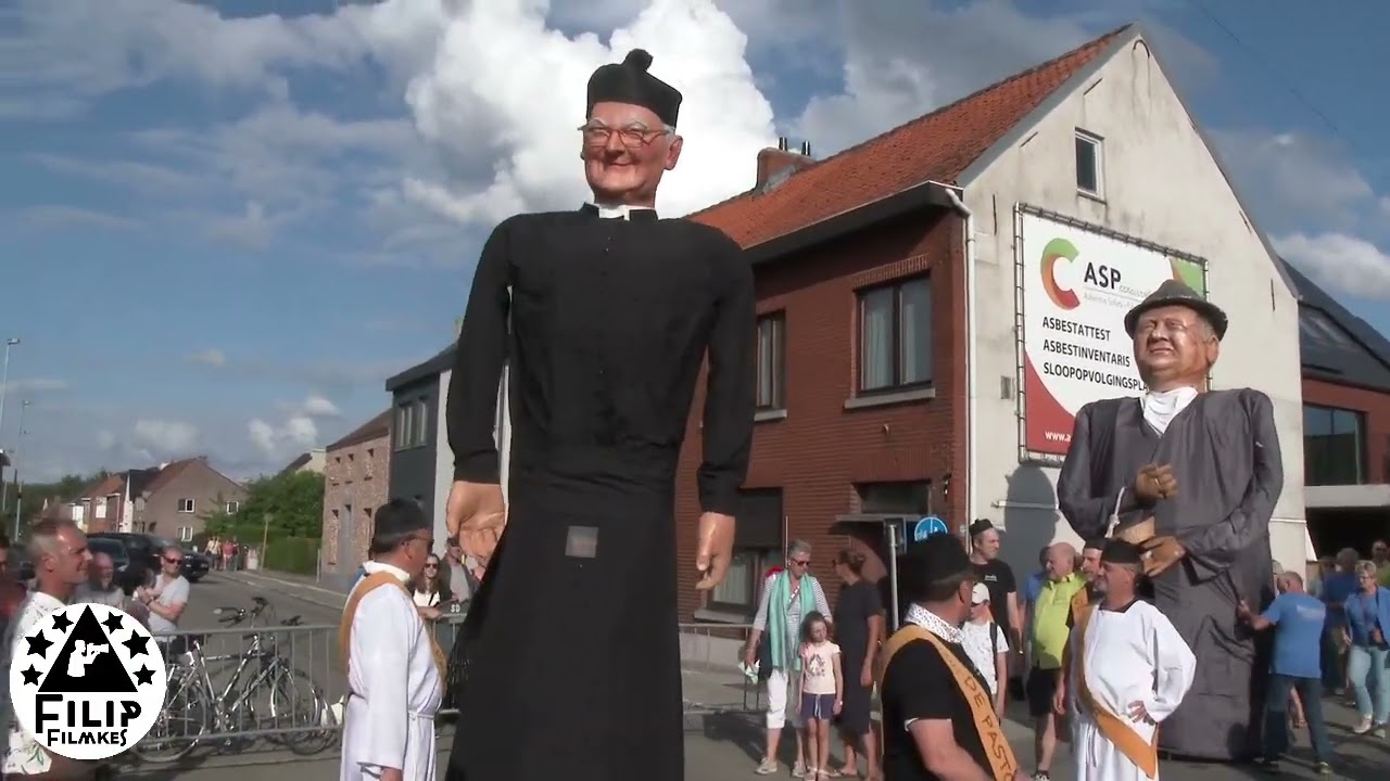 folkloristische optocht  Grote Reuzenstoet Halfoogst Proche Kermis. Grembergen