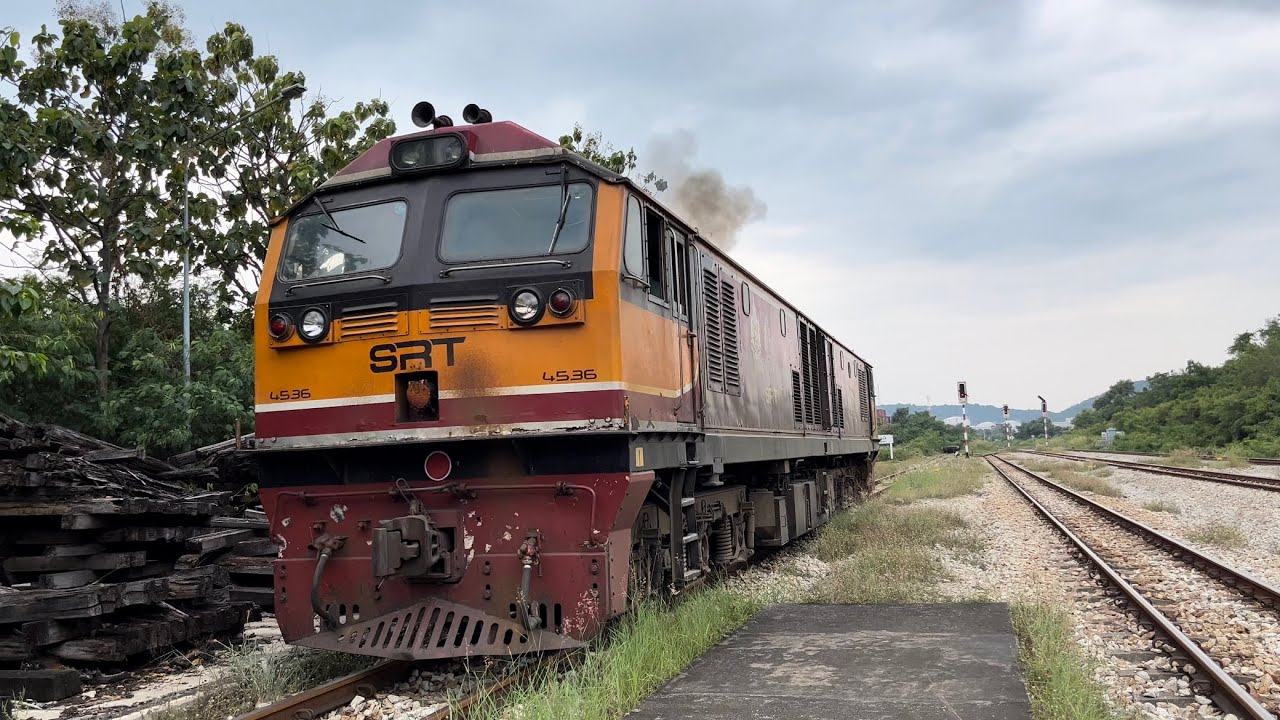 เสียงกริ่งสตาร์ทเครื่องยนต์ ของรถจักร GEA 4536 ก่อนวิ่งเข้าท่าเรือแหลมฉบัง