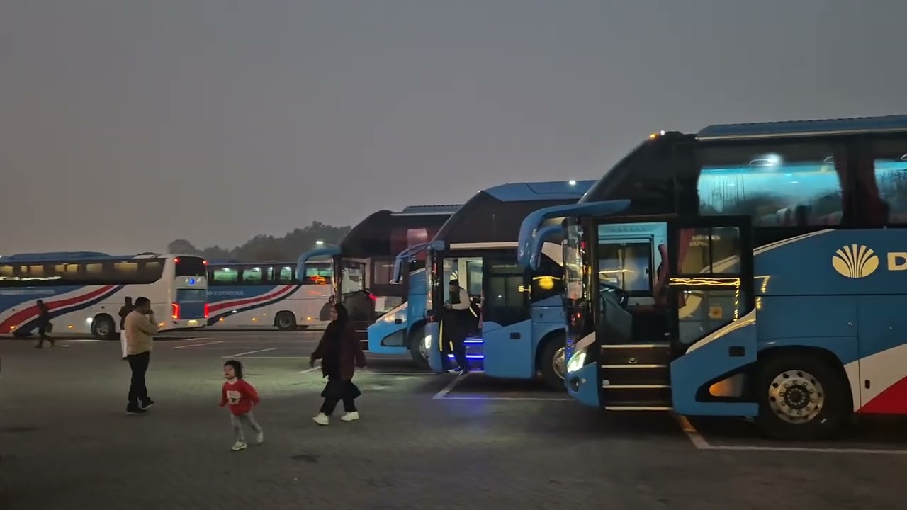 pakistan Daewoo bus service #pakistani  #india #bus #restaurant #visit #food 