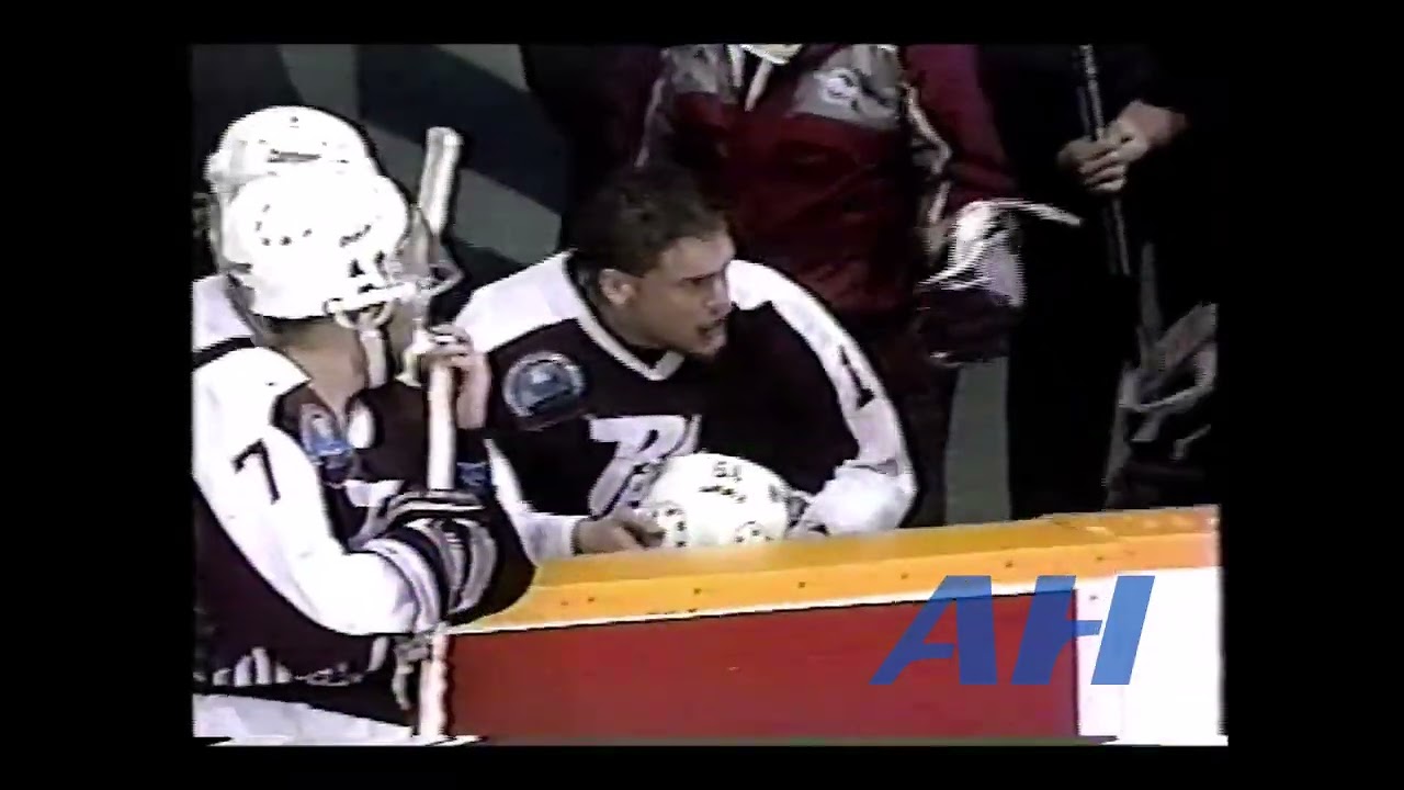 OHL WHL QMJHL Memorial Cup May 18, 1993 Dean McAmmond,SC v David Roche,PET (elbow) Swift Current Bro
