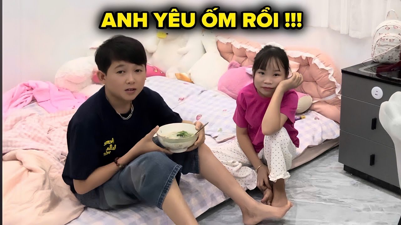 Bé Hạt Tiêu nấu nồi cháo yêu thương cho Người Yêu ăn khi bị ốm