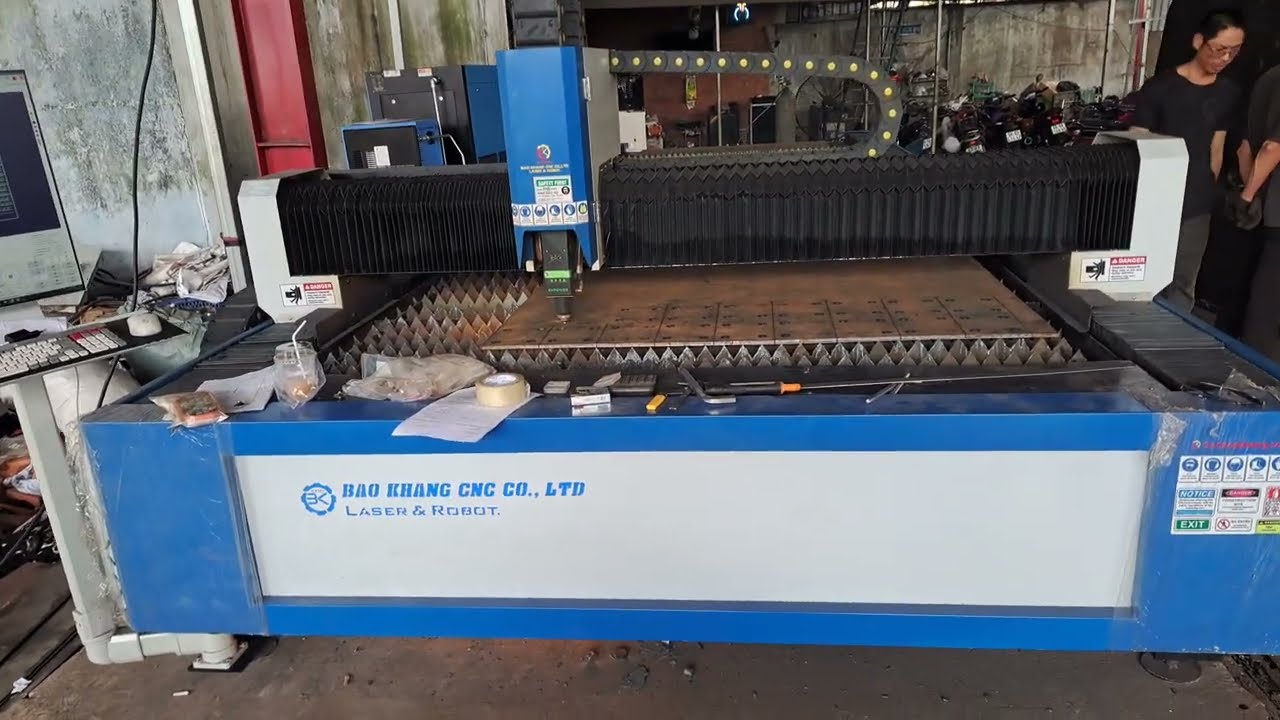 máy laser  6000w cắt thép 12 mm. #12kw #raytools #cypcut #12000w #6000w