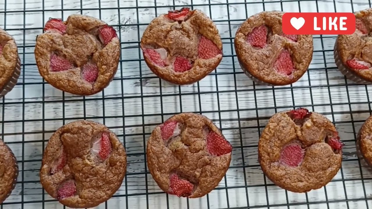 Soft & Fluffy Berry Oat Muffins: Perfect for Breakfast!